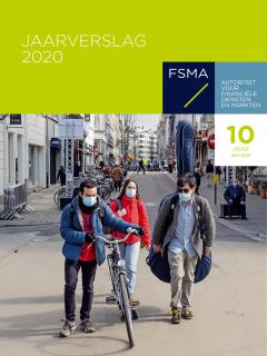 Cover jaarverslag FSMA: 10 jaar FSMA - Drie jongeren met masker wandelen door de straat