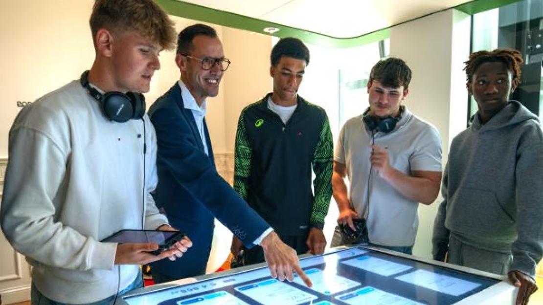 Minister Rob Beenders bezoekt het Wikifin Lab