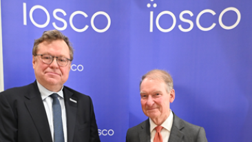 Jean-Paul Servais, de voorzitter van IOSCO en Paul Atkins