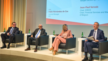Jean-Paul Servais, de voorzitter van IOSCO en van de FSMA en Koninging Maxima