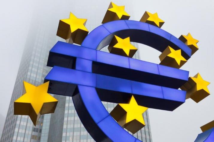 EMIR : le sigle européen et les étoiles qui représentent les Etats membres de l'Union européenne